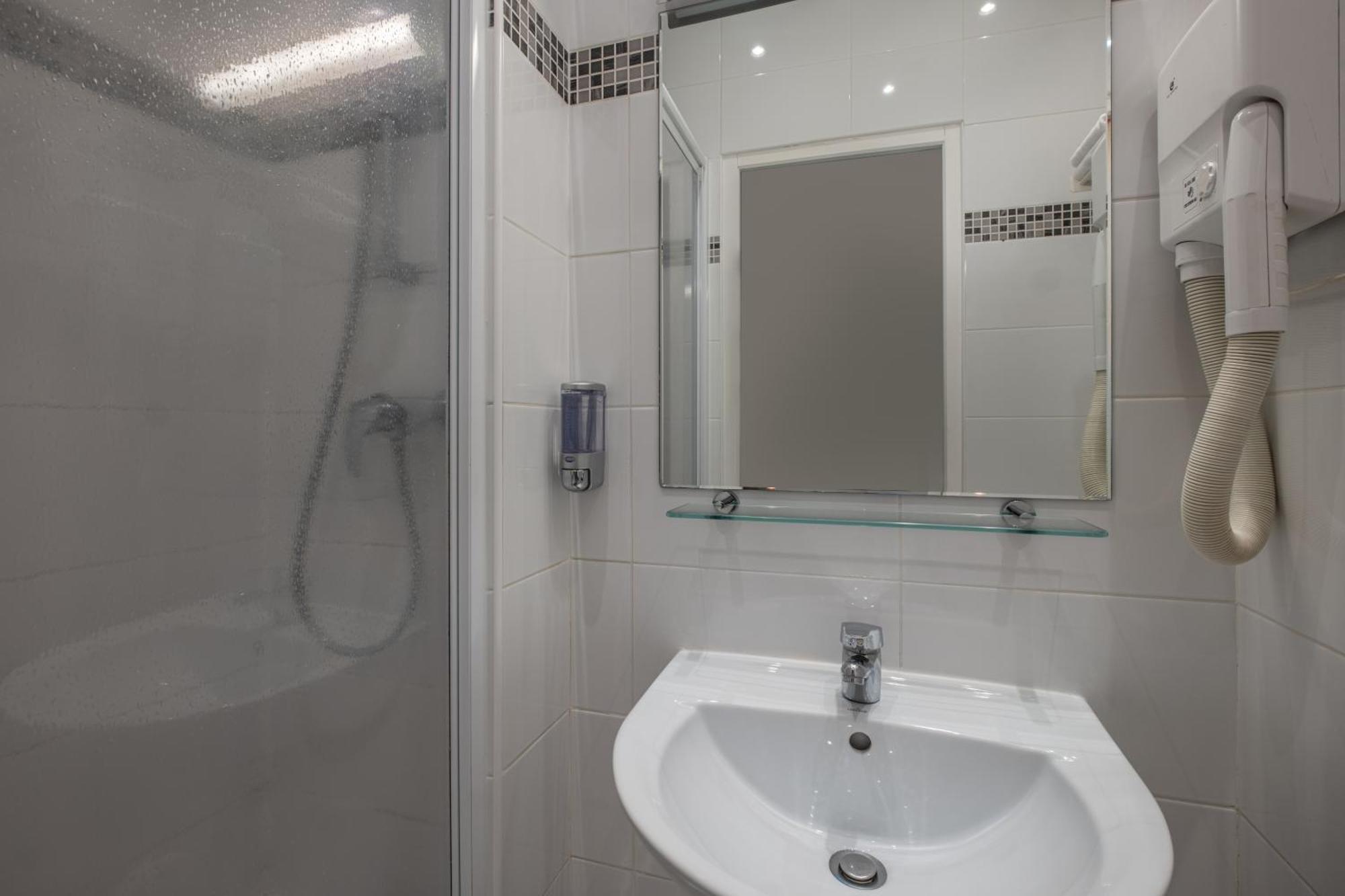 Hotel La Perle Montparnasse Paris Exteriör bild