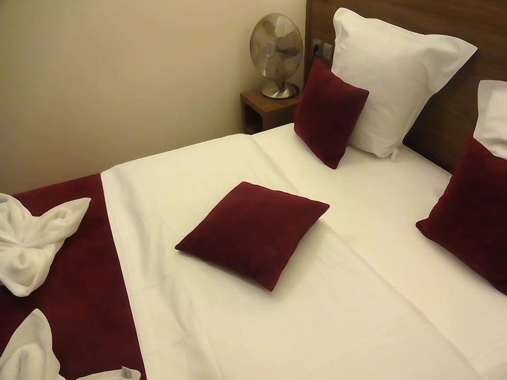 Hotel La Perle Montparnasse Paris Exteriör bild